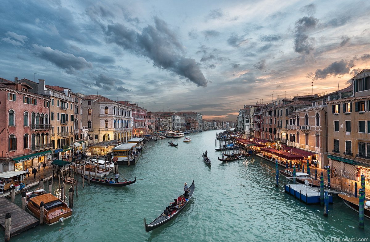 JosephFocus's tweet image. Venice’s Grand Canal leading through a road of light and water by @EliaLocardi #photography #Italia #italy