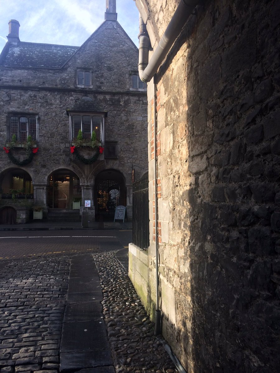 Slowly coming into the light after a whopper of a migraine.... one of my favourite Kilkenny views 📷 on my way to <a href="/littlegreenkk/">TheLittleGreenGrocer</a> 🎄 #kilkenny
