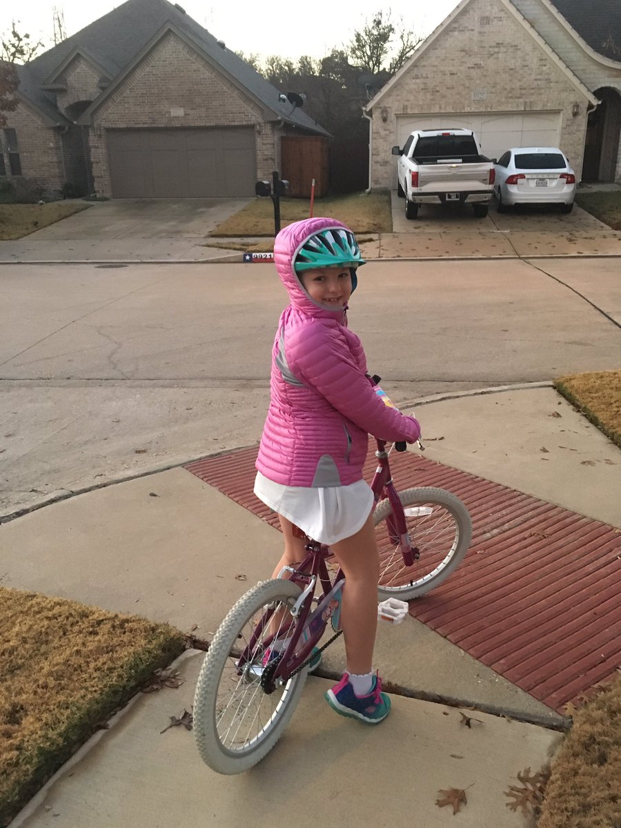 jsclimber's tweet photo. I was awoken by the words "Daddy let's go on a bike ride before the sun comes up!" #firstdayofwinterbreak #whatgivesyoulife https://t.co/rpVcgQQtXF