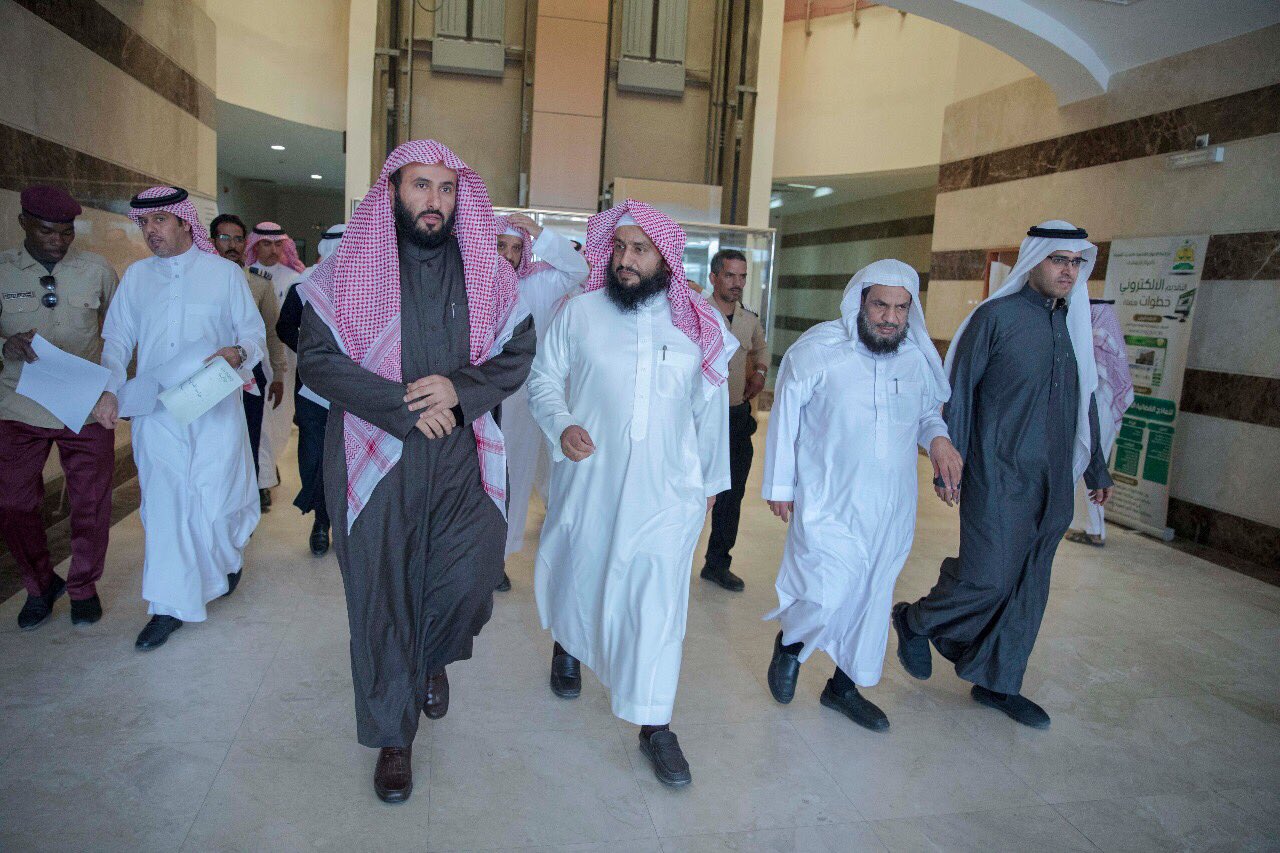 وزارة العدل Pa Twitter وزير العدل د وليد الصمعاني يتفقد المرافق العدلية بالمدينة المنورة ويلتقي المستفيدين ويحث معاليه القضاة ومنسوبي المحاكم على تلمس احتياجات المستفيدين ومراعاة أحوالهم وسرعة البت في القضايا والاستفادة