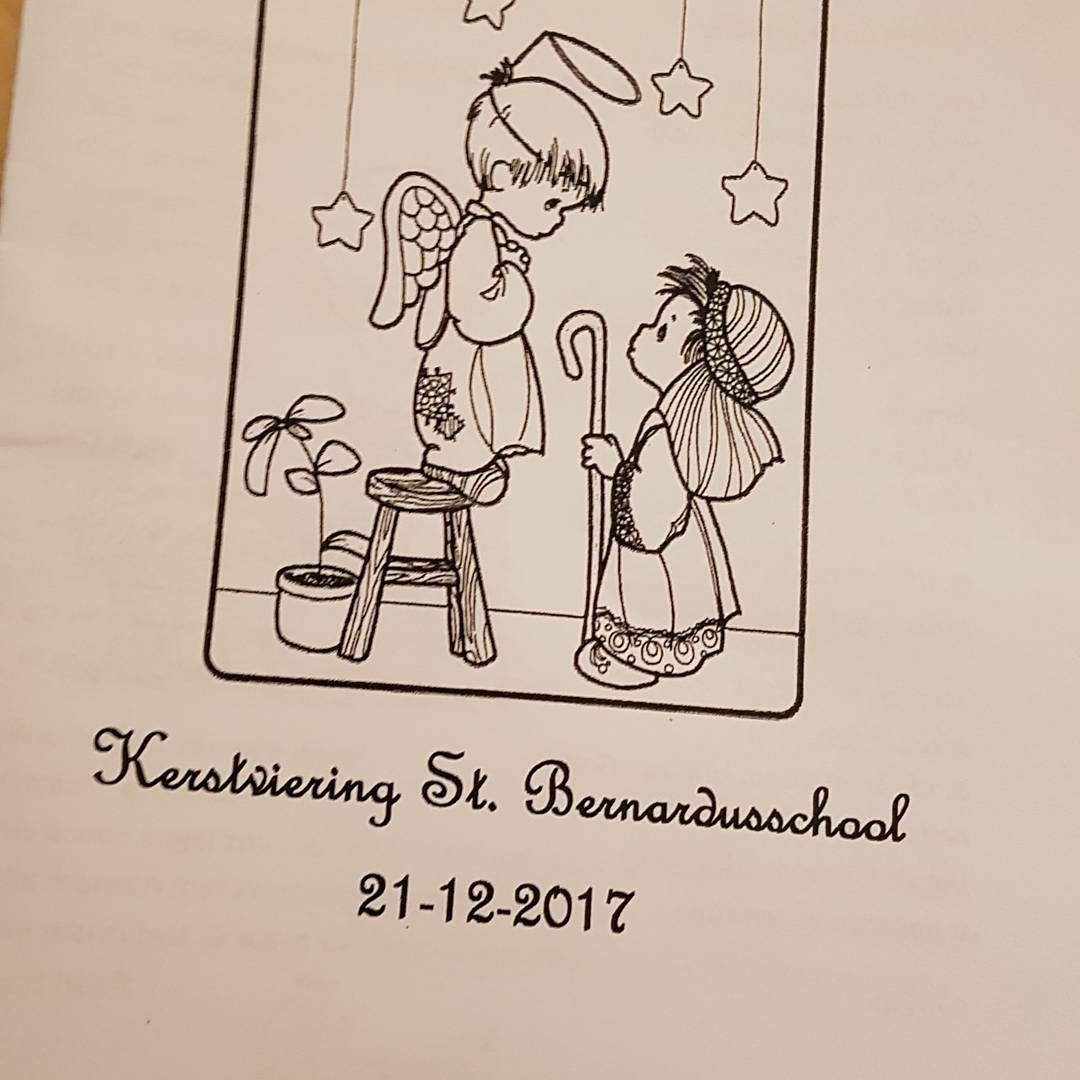 StBernardusEpe's tweet photo. De kerstviering @grotekerkepe. Een speciaal moment was er voor juf Mirthe die afscheid neemt van de school. Zij ontving van de parochie de Martinusspeld voor haar inzet voor de identiteit van de St. Bernardusschool en de samenwerking met de parochie. 
Een hele eer! https://t.co/TrokGyxtjK