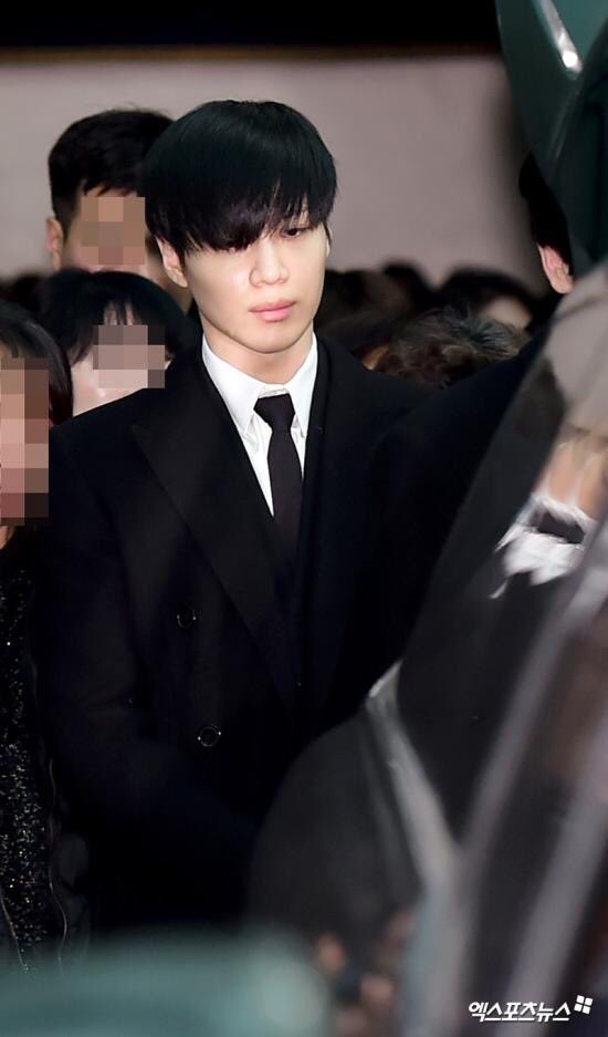 Uzivatel Yuki Na Twitteru テミンが心配 どこか一点だけを見つめた無表情でちょっと怖いと思ってしまったほど そしてチラッとツイートで見かけたストレスとピアスの数が関係してるって テミンも今年ピアスの数が増えた ソロ活もいっぱいしてくれた どうかメンバーに