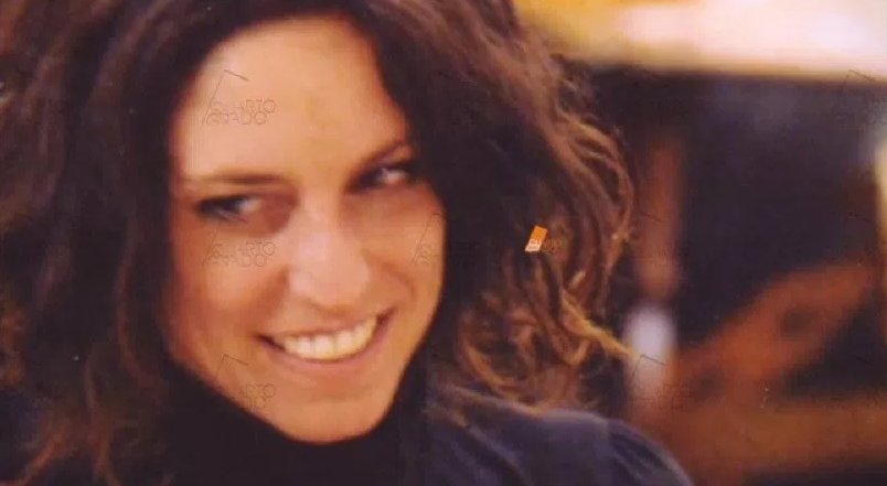 Il corpo di Carlotta Benusiglio verrà riesumato per nuovi accertamenti.
Il fidanzato Marco, fino a questo momento, indagato per istigazione al suicidio è da oggi indagato per omicidio volontario aggravato. 
#QuartoGrado 
@TITTIRITTI