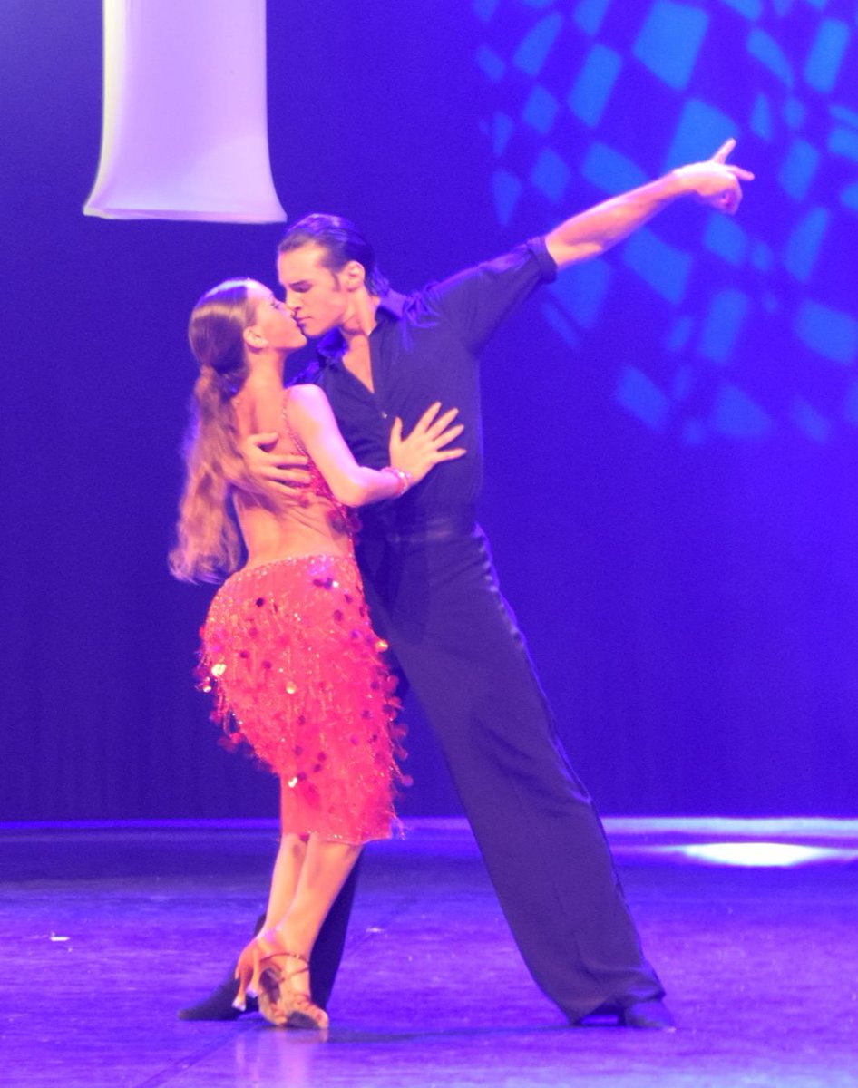 anthonyc_fans's tweet photo. Souvenirs de quelques danses d’Anthony et sa partenaire de toujours Anaïs... @Anthonycolette_ https://t.co/jkpZ5kgzTU