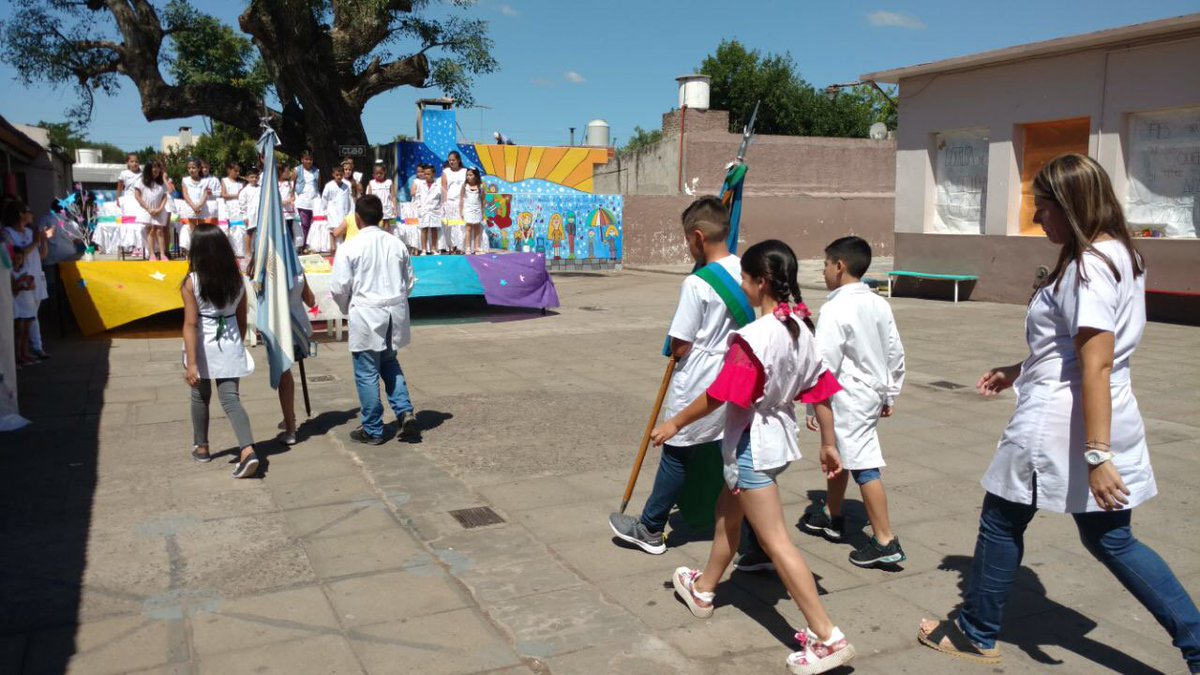 PrimariaBA's tweet photo. Con la comunidad educativa de la EP N° 10 de Brandsen, compartimos el cierre del ciclo lectivo 2017. https://t.co/hLabcDkWEp