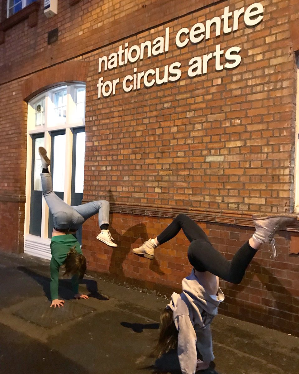 zoemjones's tweet photo. Day 355 HS challenge. 21st day of #hswithzoexmas. Visiting @NationalCircus with my today who wants to follow in my footsteps ☺️ #365daysofhandstands #handstandswithzoe https://t.co/kWXPKhpa0K