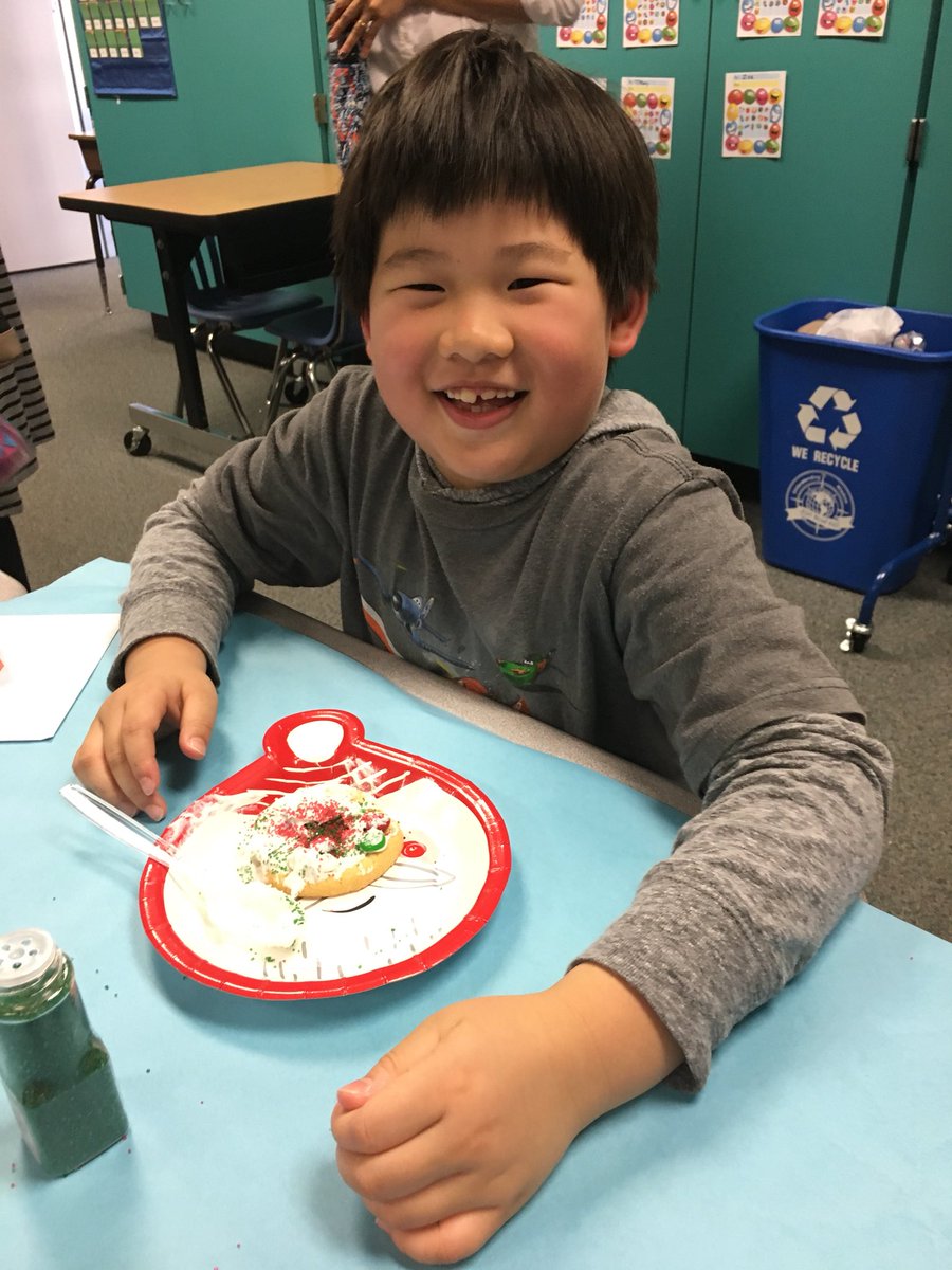 Jlberry99's tweet photo. K-2 holiday parties were yesterday at CME! @CME_Tigers @cmepto @CME1stGrade https://t.co/OHXACxsXeI
