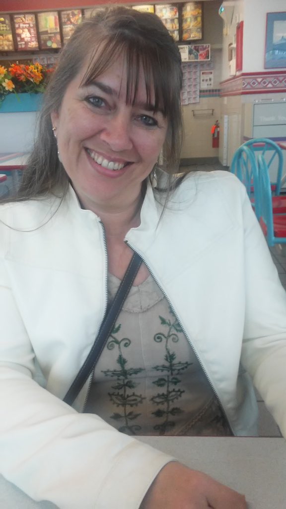 sdamon497's tweet photo. Despite a few setbacks along the way, my mom is officially cancer free! 😊 It's a good day. https://t.co/8Bo2GsDVMb