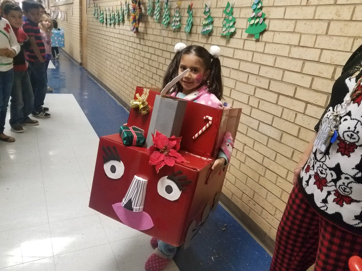 banda_sv's tweet photo. Kinder Polar Express comes through Sam Houston thanks to our creative kindergarteners and their parents! https://t.co/1iDuGqnlvZ