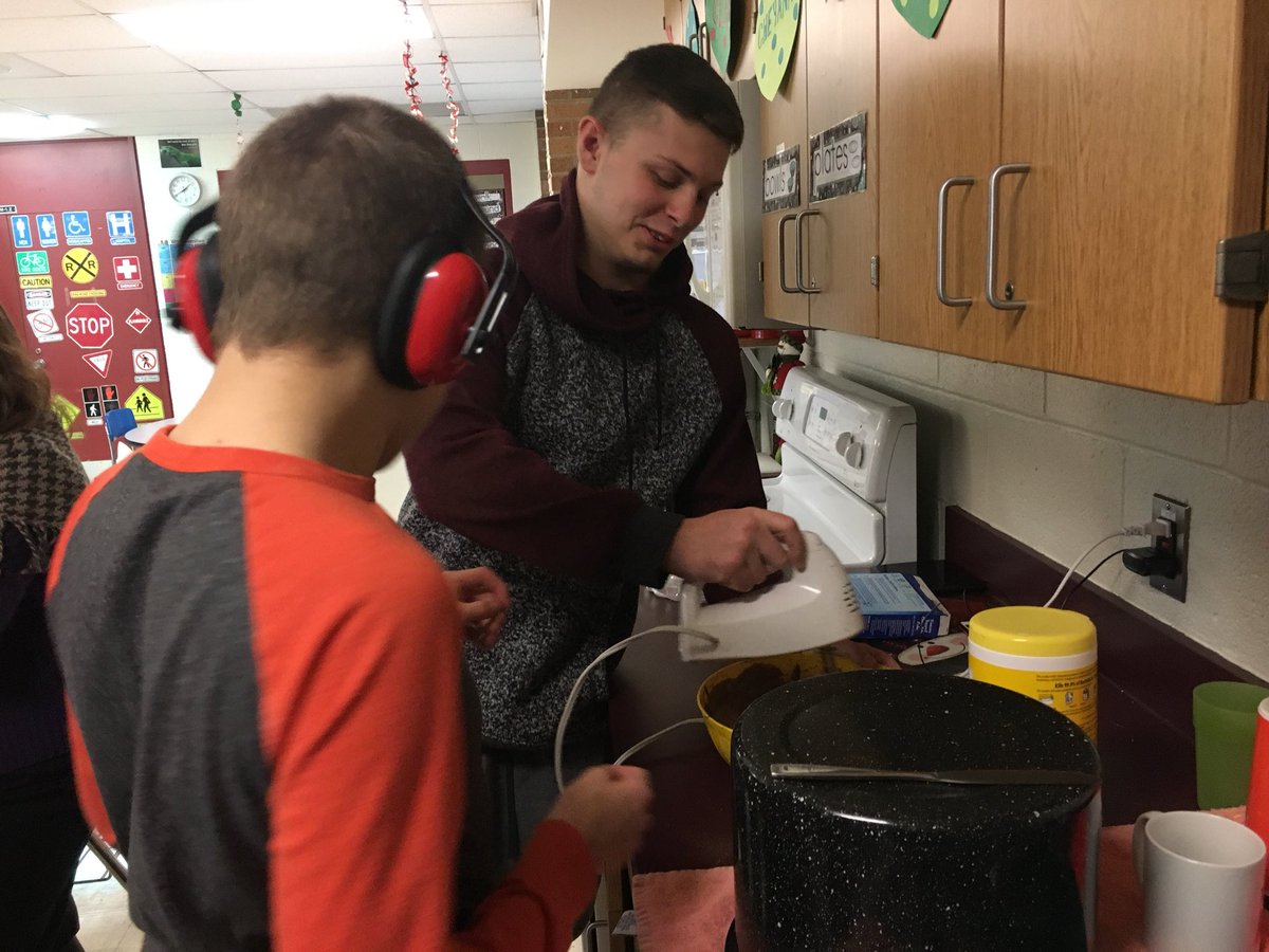 MrsDeneau's tweet photo. Lamphere students in the high school CI room make sweet treats to prepare for our holiday party. #wearelamphere https://t.co/ZQSRhsKEh3