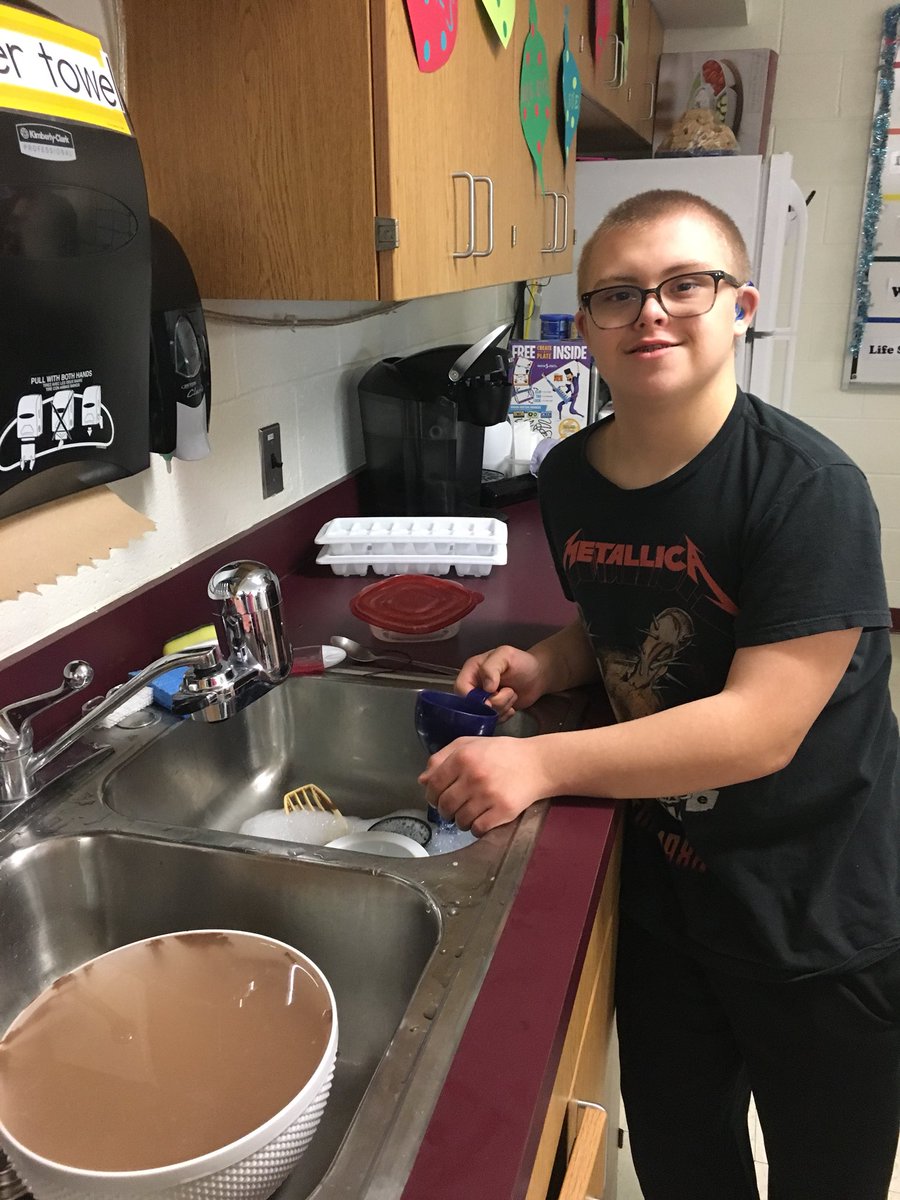 MrsDeneau's tweet photo. Lamphere students in the high school CI room make sweet treats to prepare for our holiday party. #wearelamphere https://t.co/ZQSRhsKEh3