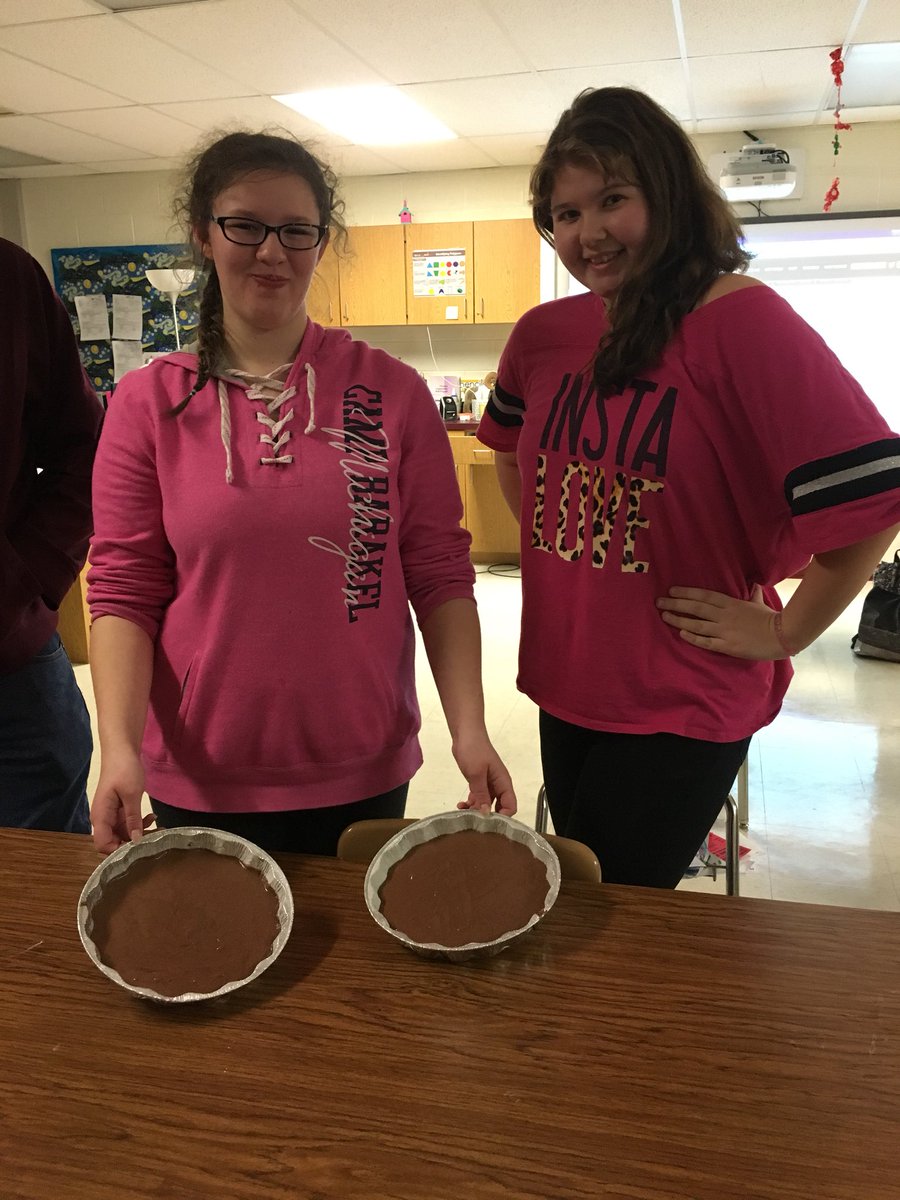 MrsDeneau's tweet photo. Lamphere students in the high school CI room make sweet treats to prepare for our holiday party. #wearelamphere https://t.co/ZQSRhsKEh3