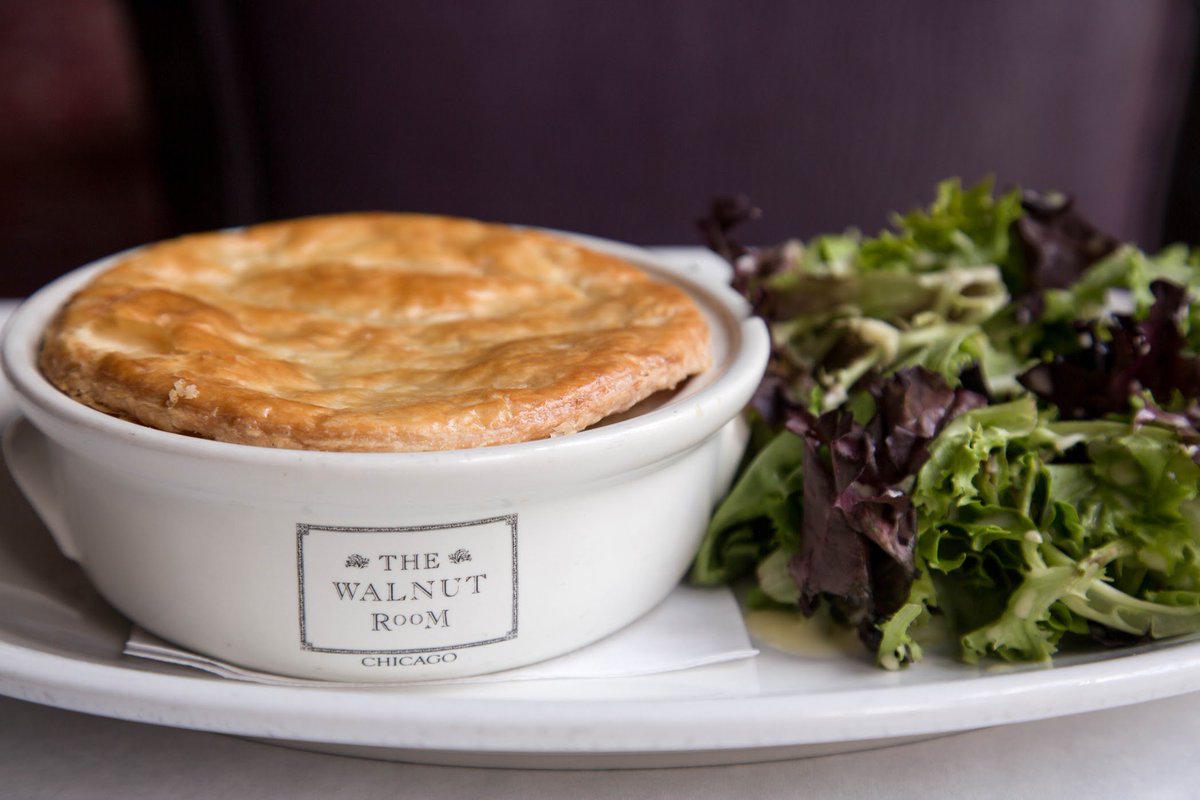 MacysTourism's tweet image. It&apos;s cold out there! Warm up with some delicious dishes in @Macys #StateStreet #WalnutRoom.