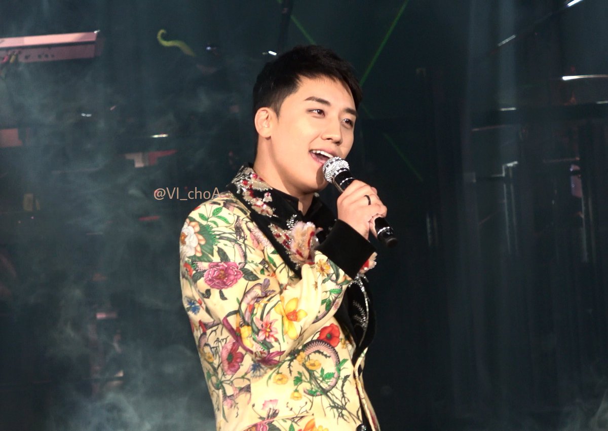 VI_choA's tweet photo. [Seungri🐼 Video_Preview📹]
171221 LASTDANCE in Osaka🇯🇵
오늘 무대 계속 돌려보다 캡쳐했어요😍
너무 잘생겼승리다🐼🙈💕
라이브 &amp; 미모 모두 완벽💙💚💜 
@ForvictoRi 
#seungri #승리 #이승리 #RIRI #スンリ #VI #勝利 #李昇炫 https://t.co/pKvqV6Q5iy
