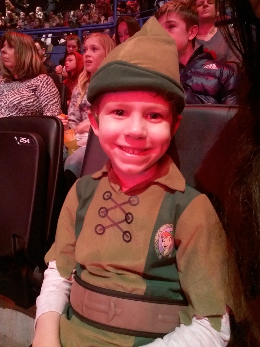 CurlyandChubs's tweet photo. @ArenaBirmingham #peterpanarena
Peter in his Peter Pan outfit waiting for Peter Pan! https://t.co/U6K6OGDFhS
