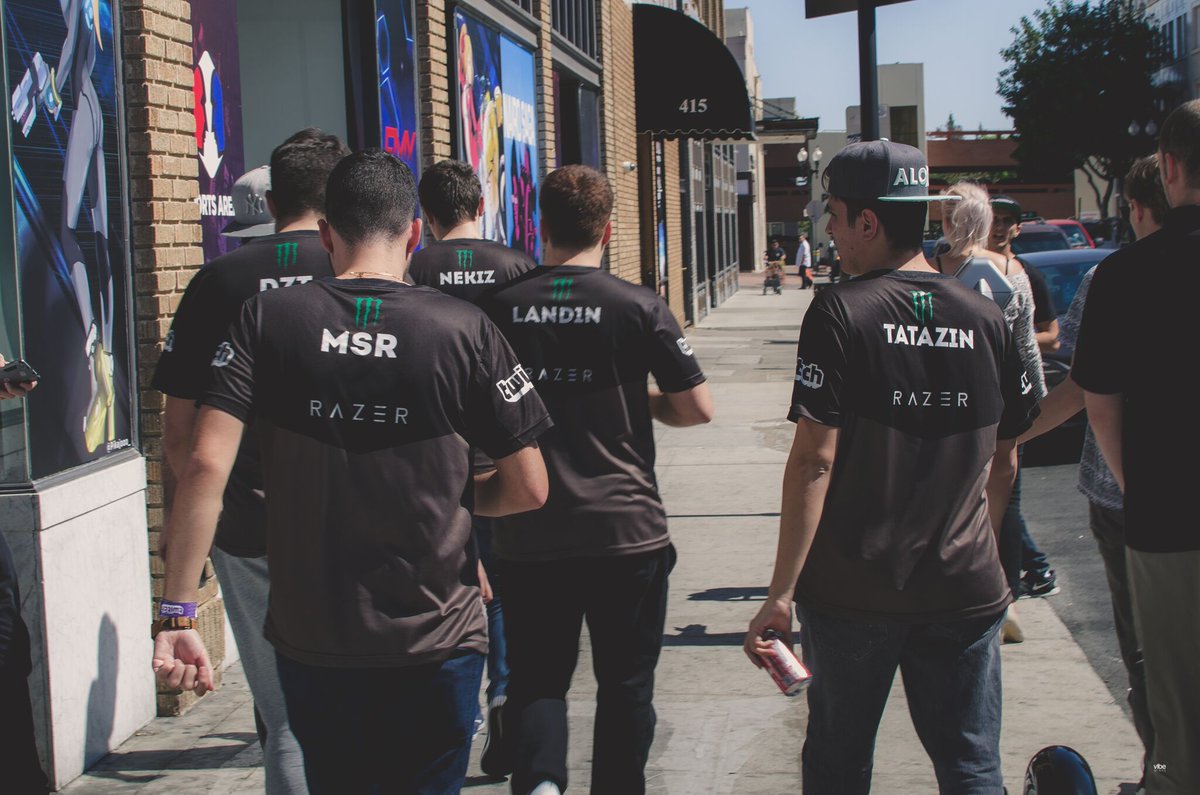 tatazincs's tweet photo. Ano de aprendizado, passos importantes foram dados, agora é descansar e voltar dando o máximo em 2018 👊✌️

News em breve !!!

Pic : (Americas Minor - PGL Major Krakow) onde decidimos ficar e tivemos o apoio do @SK_deadcsgo e @mamacitaglobal Obrigadoo ❤️

#goTempoStorm https://t.co/Y38o20MkqK