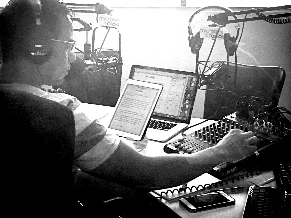 MSRobinsonNY's tweet photo. The #MSRShow is live now on #MicrobinRadio. Tune in on our website or smartphone app or on TuneIn. Prior shows are available on our https://t.co/vqTidm27rf's show includes #sustainableliving, #connecting with your #teen, and the #chaos that comes with the #holidays. https://t.co/92q4DxttWO