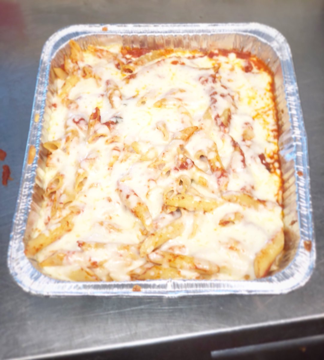 FreddiesOn31st's tweet photo. baked penne marinara β’ holiday catering #freddieson31st #chicagocatering #chicagofood #chicagopasta #freddiescatering https://t.co/Ny3TxQYJ43