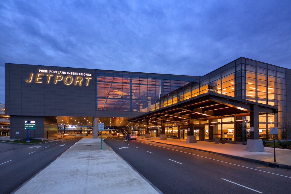 Small but mighty! <a href="/CNTraveler/">Condé Nast Traveler</a> Readers vote <a href="/portlandjetport/">Portland Jetport</a> as one of the top ten airports in the U.S. cntraveler.com/galleries/2014… #VisitPortlandME