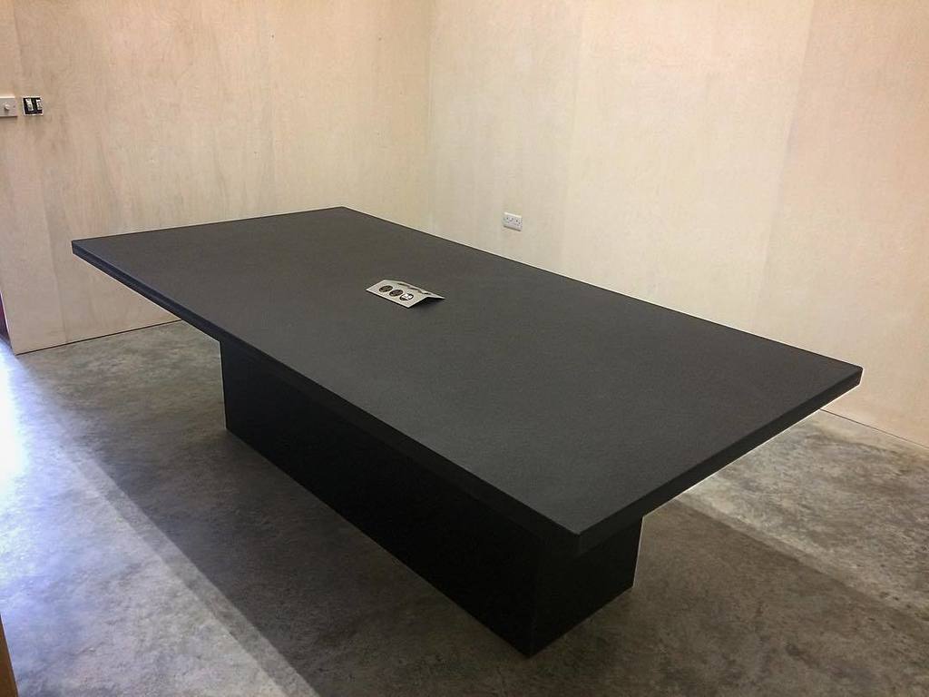 Kerfworks_uk's tweet photo. While finishing the large work desk we also dropped off a much smaller black valchromat meeting table.
#bespoke #furniture #sheffield #yorkshire #southyorkshire #joinery #furnituredesign #sheffieldissuper #redall #bruceworks #madeinsheffield #style #han… https://t.co/gOGZdJ2VW9 https://t.co/qZxtFYnQ46