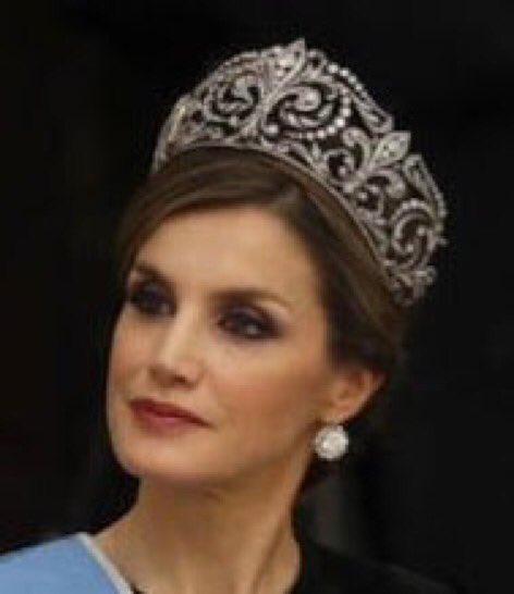 grancocolio's tweet photo. La realidad de la vida, aquí vemos la riqueza y también la pobreza, esta es la España que estamos viviendo y es lo que tenemos. https://t.co/SFQdU3ernQ