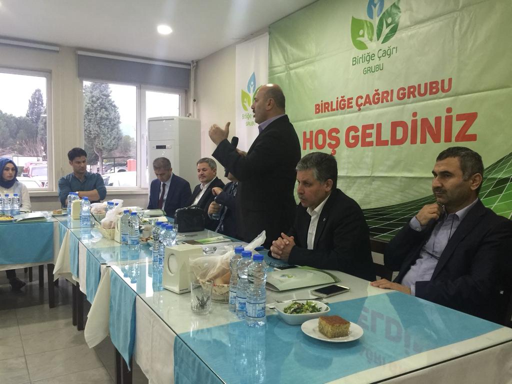 OMOBirligeCagri's tweet photo. OMO Birliğe Çağrı Grubu MYK Baskanımız Sayın Hasan Türkyılmaz Bey Birlige Çagri Grubu Mugla Toplantısında  proje ve hedeflerini acikliyor https://t.co/u98evPVuem