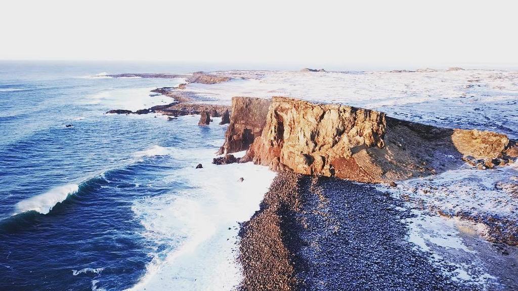 When the surf hits the Valahnúkur cliffs it sounds like thunder. #Thunder #Cliffs #Valahnukur 📸by @gunnarhordur ift.tt/2p5ujv8