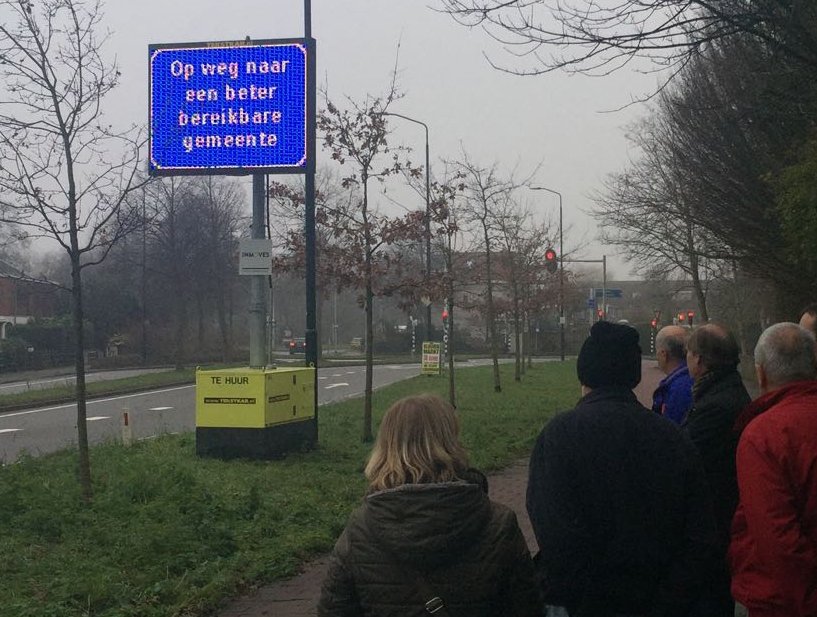 inmoves_nl's tweet photo. De reistijdinformatiepanelen in Leidschendam zijn zojuist in bedrijf gesteld door het projectteam. Doel is minder doorgaand verkeer door het centrum. https://t.co/8e3bpADACB