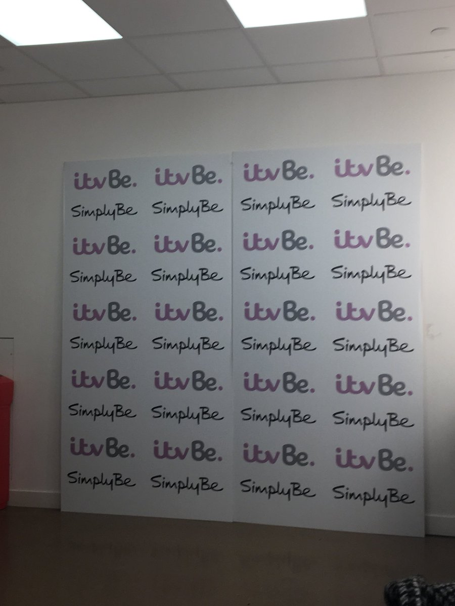 SimplyBeUK's tweet photo. So ready to shoot 🙌 #SimplyBeStylish https://t.co/beJmf0sKVs