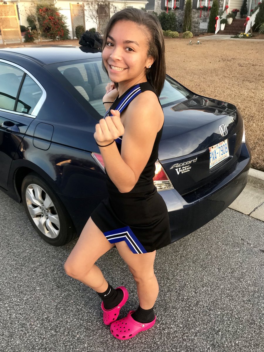 team_Dji's tweet image. My baby @_alexiiissss 😍and the Hunt Cheer Squad got other schools trying to team up to go against the REAL TRUE BLUE Squad! Haters going hate get’em baby! #demgirlsbad