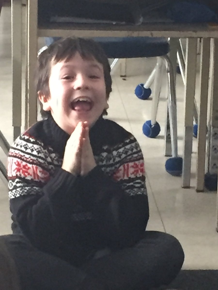 HackettStudents's tweet photo. Listening to Santa’s elves on the radio as they respond to our letters to Santa #scdsblive https://t.co/gGp0sblLuA