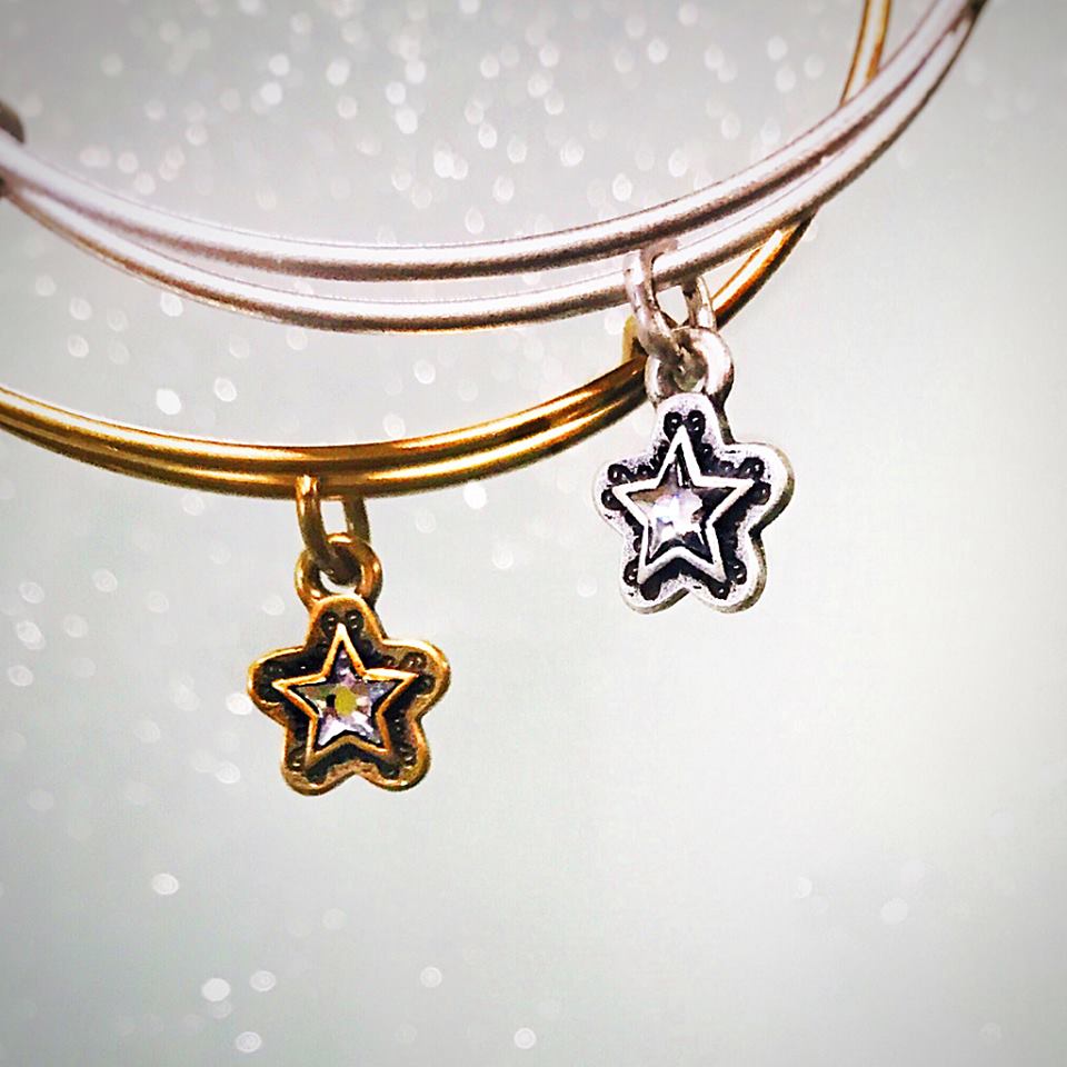 MakeAWish_CWNC's tweet photo. You can show your support for wish kids this holiday season with the @alexandani #TrueWish bangle, which benefits @MakeAWish! https://t.co/YHYu8umyE4 https://t.co/CWewIWvREN