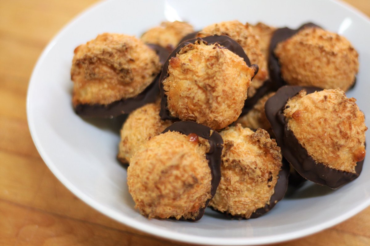 wtgbakerycafe's tweet photo. New this holiday: coconut macaroons! We’re selling them in packs of six at our bakery! https://t.co/0FXPMuUJgc