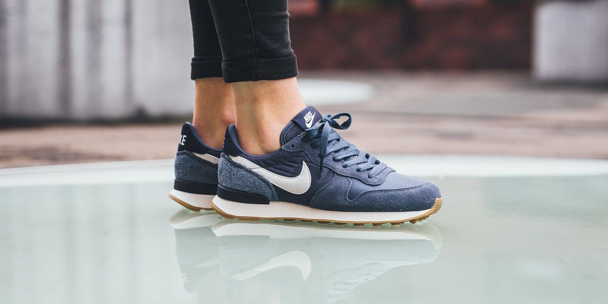 nike internationalist diffused blue