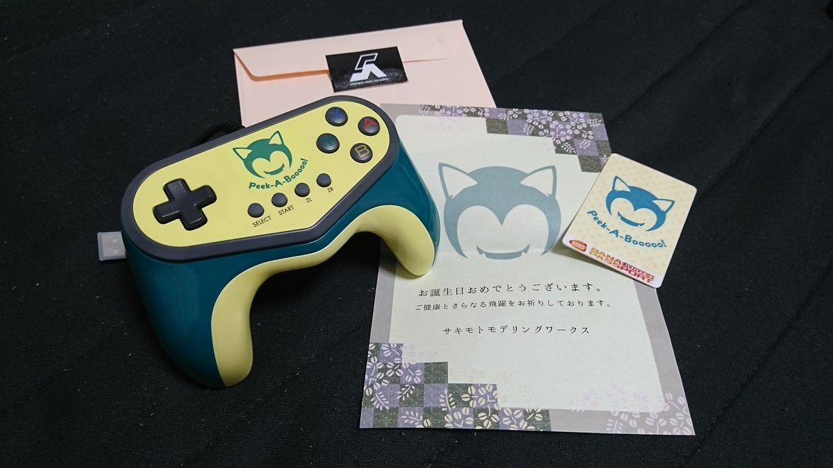 pboochan's tweet photo. 誕生日。
いーぶーがサキモトモデリングワークス様に依頼して造ってもらった世界にひとつだけのコントローラー貰った！
世界にひとつのバナパスはサキモトモデリングワークス様より。
ありがとうサキモトモデリングワークス。
ありがとういーぶー。 https://t.co/rHEhPchaPn