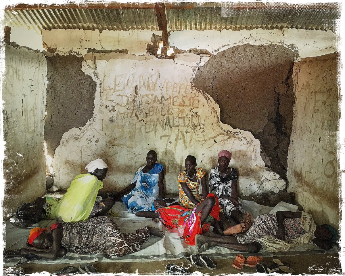 South Sudanese Nuer ladies in the waiting in a village, along Pibor river, natural border to Ethiopia, in an opposition stronghold. #postcard