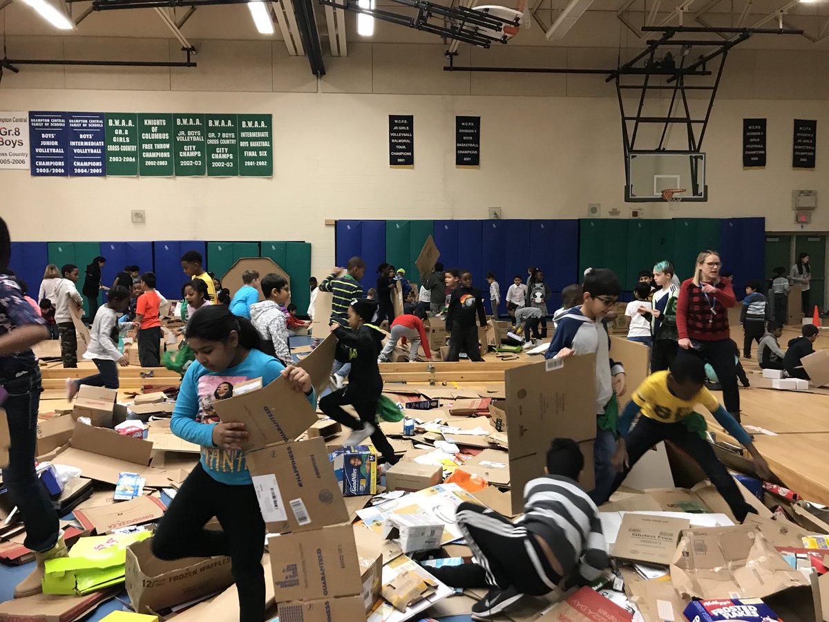 WesterveltsPS's tweet photo. We love collaborating at the cardboard challenge @WesterveltsPS https://t.co/xT3c1V3FC3