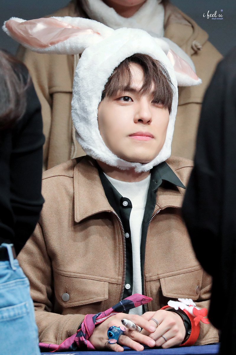 1feelu's tweet photo. 꿈 속인 걸까 이 순간은  그대로 가득 찬 공간은
#데이식스 #Day6 #원필 #Wonpil https://t.co/s9u4xNUlBO