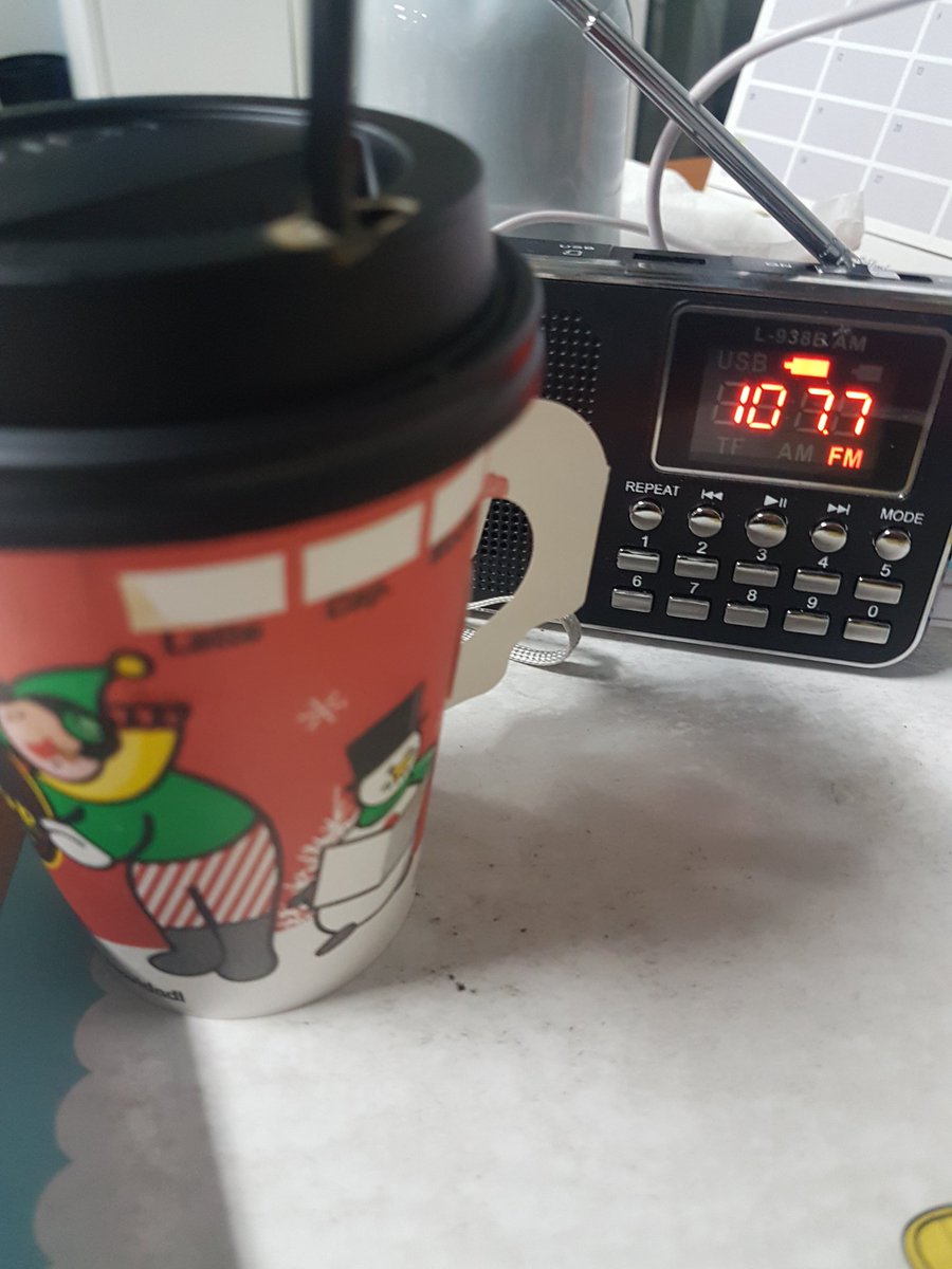 Mi coffee break de cada mañana.
Siempre escuchando a #penchoyaida 
<a href="/thecoffeecup_sv/">THE COFFEE CUP</a> 
<a href="/PenchoyAida/">penchoyaida</a>