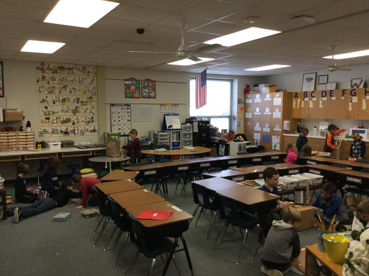 JessWestMB's tweet photo. Thanks kindergarten team for planning a fun STEM challenge... designing and building gingerbread houses!  Engineering teams are hard at work in our first grade class! https://t.co/zUyvmhJYJw