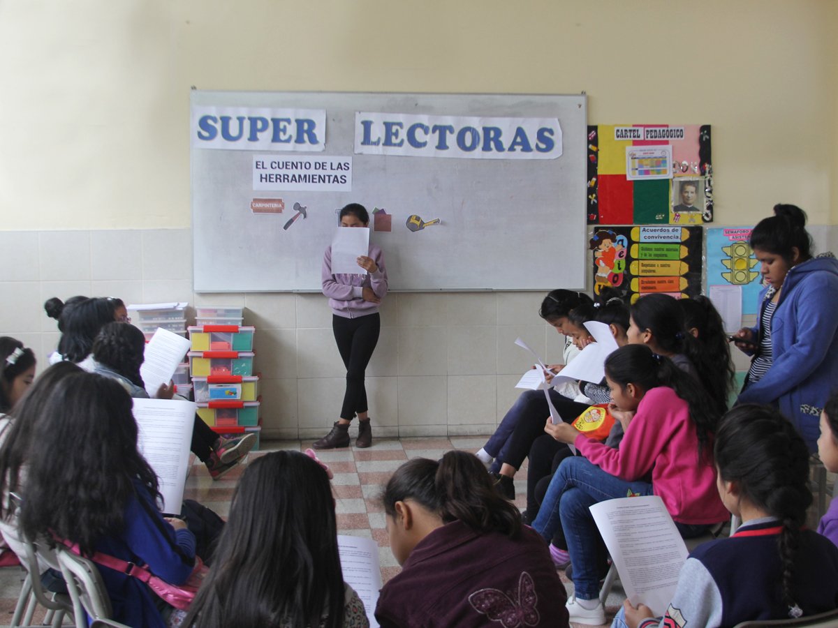 mochila_peru's tweet photo. ¡SuperLectoras! Círculo de la lectura y la imaginación. #SuperLectoras #PerúLee #Educación https://t.co/lMoijF9hyr