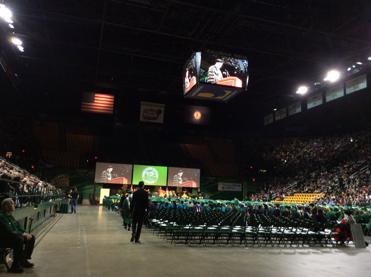GMU_COS's tweet photo. “Our graduates are our greatest ambassadors—you are now among them.” - @CabreraAngel #Mason2017 #MasonGrad #MasonScience https://t.co/ddinTITurU