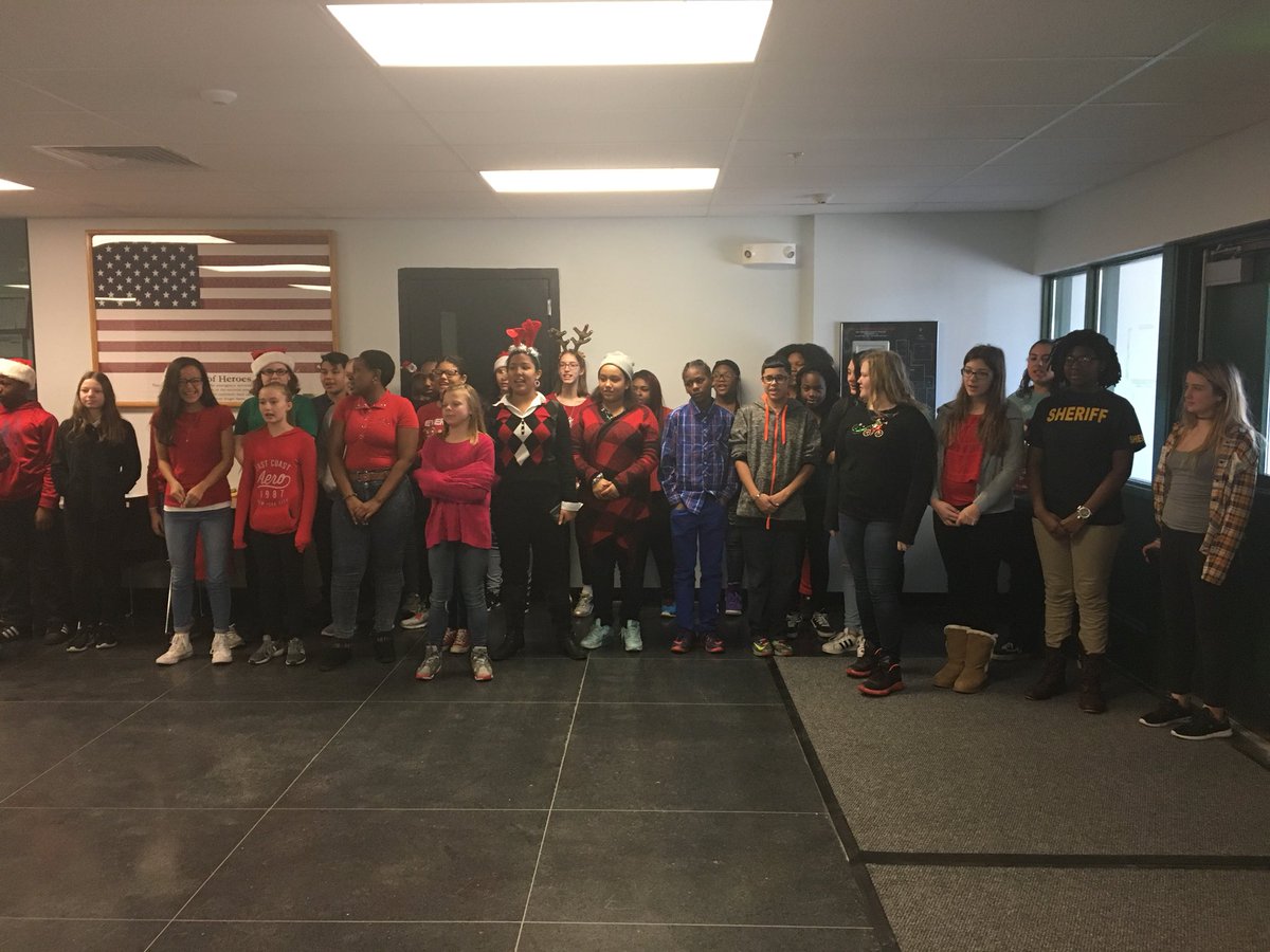 DMS_Perf_Arts's tweet photo. Thank you to the Dundalk Police Precinct for welcoming us today! #DMSWinterTour2017 @DundalkMS @DrPenK https://t.co/otyGeAZ8Kp