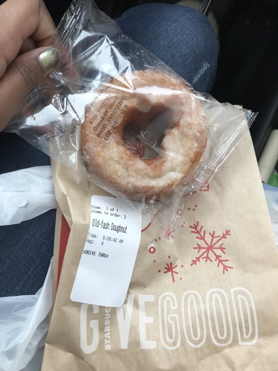 MTVSmith's tweet photo. Really @Starbucks I’ve been presented better things than this! 😡🤨 #PoorPresentationForYourBrand https://t.co/1QiUwUgrDd
