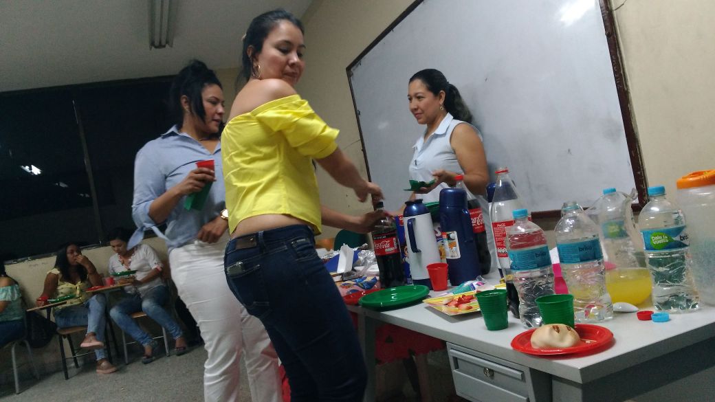 QUIRURGICAUPC's tweet photo. Hoy conmemorando el cierre de este semestre académico lleno de retos y logros en nuestro programa. Exquisito desayuno de Compartir. Esperemos seguir creciendo y aportando al desarrollo de @UniPopularCesar https://t.co/69hDbuoYqZ