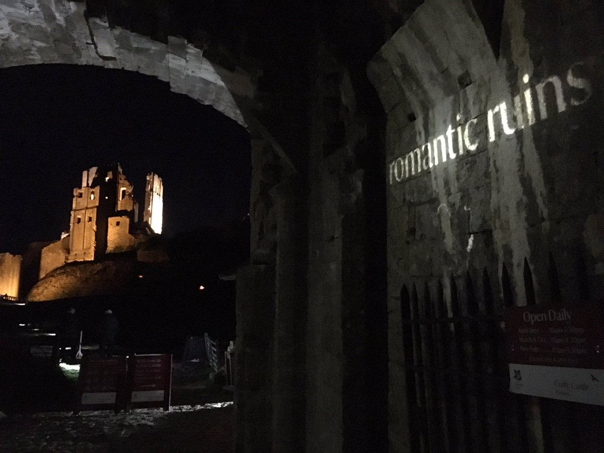 DorsetTourism's tweet photo. Corfe Castle is magical during this time of year✨Explore it's history and charm at their Winter Lights event to see the Castle wonderfully illuminated! Take the storytelling tour while you warm yourself over a cup of delicious mulled wine https://t.co/jyR2BswwJW🌟🏰🍷 https://t.co/4edtTLgX3O