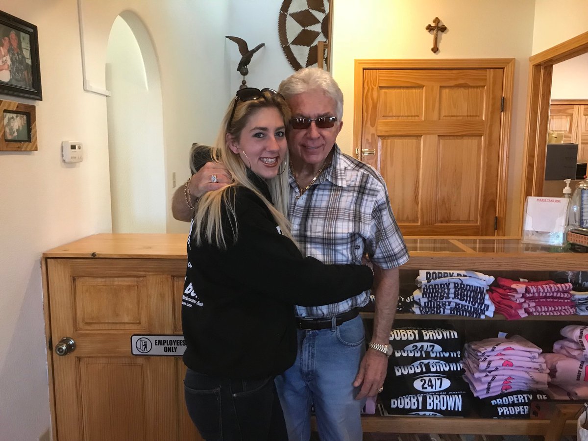 bobbybrown719's tweet photo. Merry Christmas to ALL my #FANtasticTWITTER folks out there #AROUNDtheWORLD. Here’s another favorite moment of mine when a FAN stops by @BobbyBrownBailBonds to take a PIC & get a #ChristmasHug, they are FREE.
My #BLESSINGSandLOVE to ALL of you. Thanks for #FOLLOWING me! https://t.co/dGaDV634kw