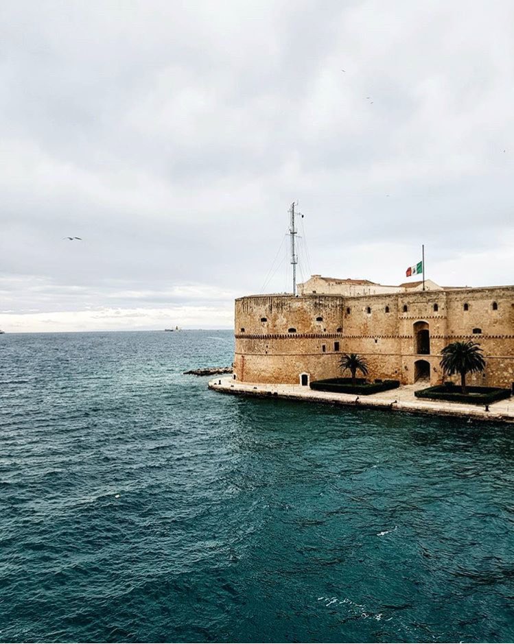btmitalia's tweet photo. #Taranto, città dei due mari, vanta beni architettonici e storici risalenti ai tempi della #MagnaGrecia.
Il suo fiore all’occhiello, @museo_marta è uno dei musei più importanti al mondo.
Seguite su Instagram quest’altra rubrica⬇️
https://t.co/jdSpnGjTo9
#BTM2018
📷@MarikaMarang https://t.co/vLX3iTKtMn