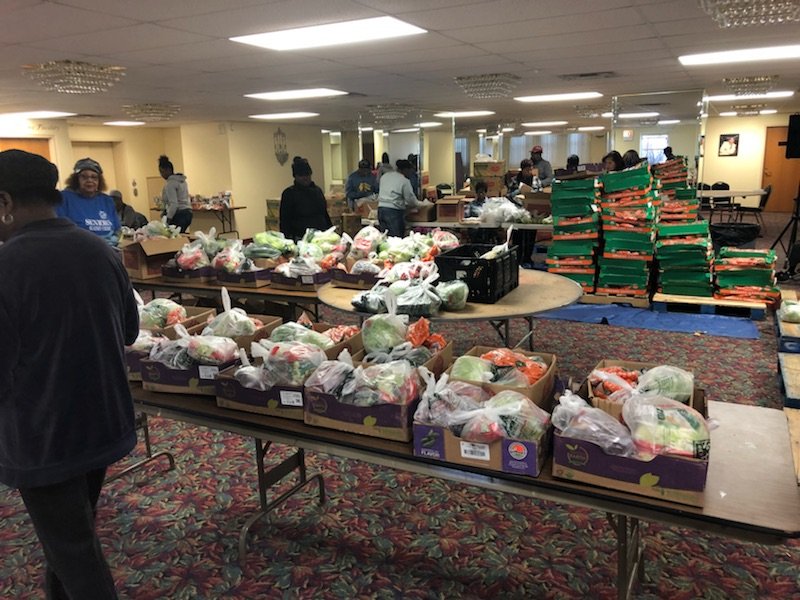 ChicagoCAPS07's tweet photo. Happening Now.. #007thDistrict & #FaithTemple COGIC Preparing For The Last Food Pantry Before Christmas. Join us today at 10AM - 1PM https://t.co/zxIA2tzDdM