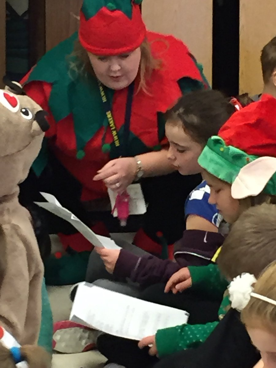 HumphreyElem's tweet photo. Starting our day as a school community in song! Happy holidays from Humphrey Elementary! #HLWWProud #SantaSwag https://t.co/vaspdbq3ko